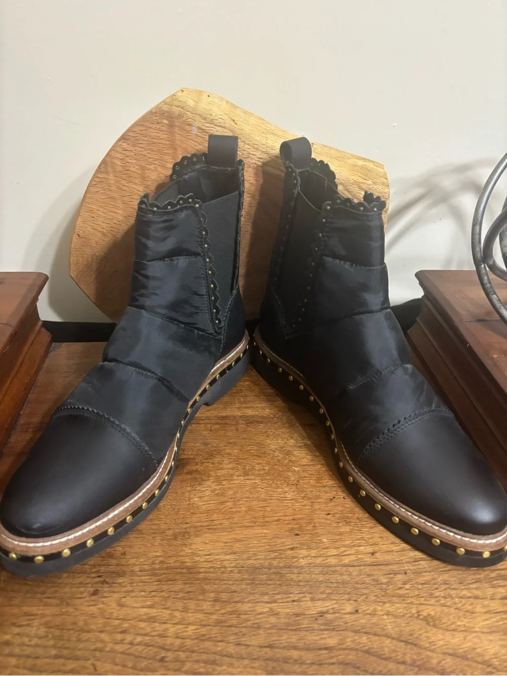 Free People Black Quilted Chelsea Ankle Boots Studded Trim EU 39 US 8.5 ‎ / 9